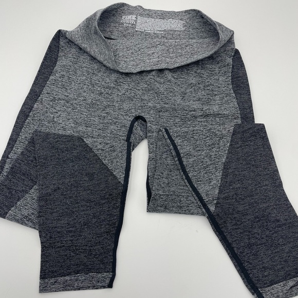 PINK VS- Seamless Leggings Grey size Medium NWOT - Picture 3 of 3